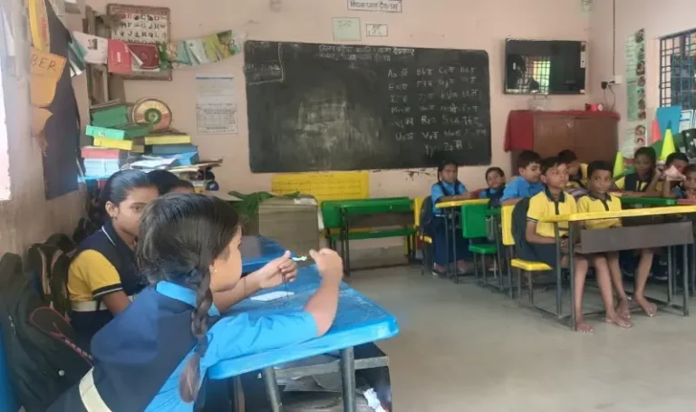 स्कूल का निर्माण कार्य छह महीने से रुका