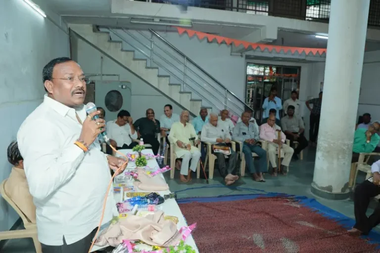 विश्वब्राह्मण (पंचाळ) जेष्ठ नागरिक मंडळातर्फे गुणवंत विद्यार्थी, ज्येष्ठ नागरिक व प्रतिभावंतांचा सत्कार