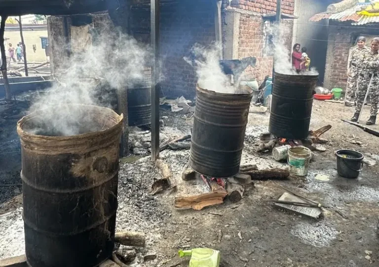 पाचगाव पोलिसांची धडक कारवाई; अवैध मोहफूल गावठी दारूभट्टी उद्ध्वस्त, २ गुन्हे दाखल, ₹१.४३ लाखांचा मुद्देमाल जप्त 