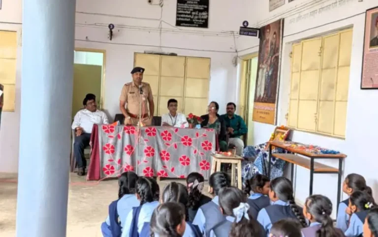 जिजामाता विद्यालयात रंगला रक्षाबंधन सोहळा, वृक्षाला राखी बांधून ऋणानुबंधाचा प्रण; पर्यावरणपूरक रक्षाबंधनातून विद्यार्थ्यांचा अनोखा संदेश