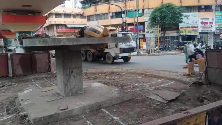 अग्रसेन चौक पर ट्रैफिक जाम से राहतमनपा ने गोलाकार कंपाउंड 3 फीट अंदर किया