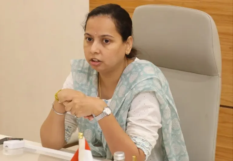 महर्षी कर्वे आदर्श महाविद्यालयाचा प्रकल्प जलदगतीने पूर्ण करावा – महिला व बालविकास मंत्री आदिती तटकरे