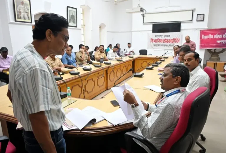 विभागीय लोकशाही दिनात सात तक्रारींवर चर्चा, तीन प्रकरणांचा निपटारा