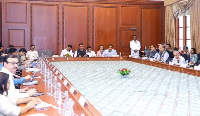 केंद्रीय योजनांच्या निधीचा परिपूर्ण विनियोग करण्यास प्राधान्य द्यावे – मुख्यमंत्री देवेंद्र फडणवीस