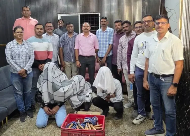 टेका नाका में हुक्का पार्लर पर छापा, तीन गिरफ्तार