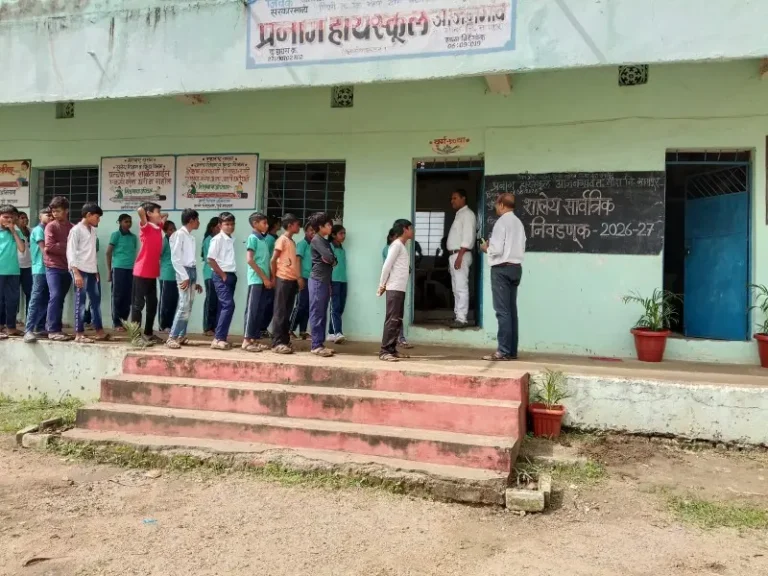 प्रनाग हायस्कूल आजनगाव येथे शालेय मंत्रीमंडळासाठी लोकशाही पद्धतीने निवडणूक संपन्न
