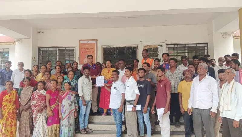अतिक्रमण हटविण्यासाठी हिवरावासियांचे उपविभागीय अधिकारी व तहसीलदार मौदा यांना निवेदन अतिक्रमण हटविण्यासाठी हिवरावासियांचे उपविभागीय अधिकारी व तहसीलदार मौदा यांना निवेदन