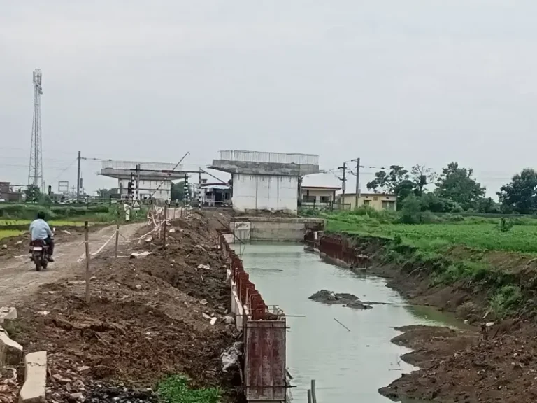 गांगनेर (हिवरा )ते खंडाळा (गांगनेर) दरम्यान रेल्वे उड्डाणपुलाच्या कामाची गती वाढवा – उपसरपंच मोतीराम घरजाळे 