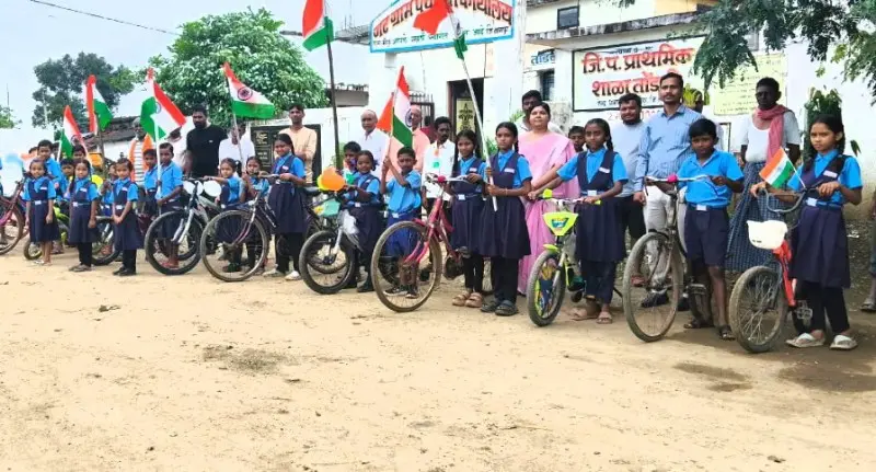 तिरंग्याच्या साक्षीने सायकल रॅलीतून पर्यावरण संवर्धनाचा अनोखा संदेश तिरंग्याच्या साक्षीने सायकल रॅलीतून पर्यावरण संवर्धनाचा अनोखा संदेश