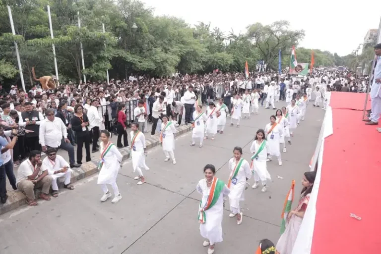 स्वातंत्र्यदिन साजरा ‘ ‘एक वादळ भारताचं’ ‘मिशन राजपथ- सामूहिक राष्ट्रगीत’ अभियानाला नागपुरात अभूतपूर्व प्रतिसाद