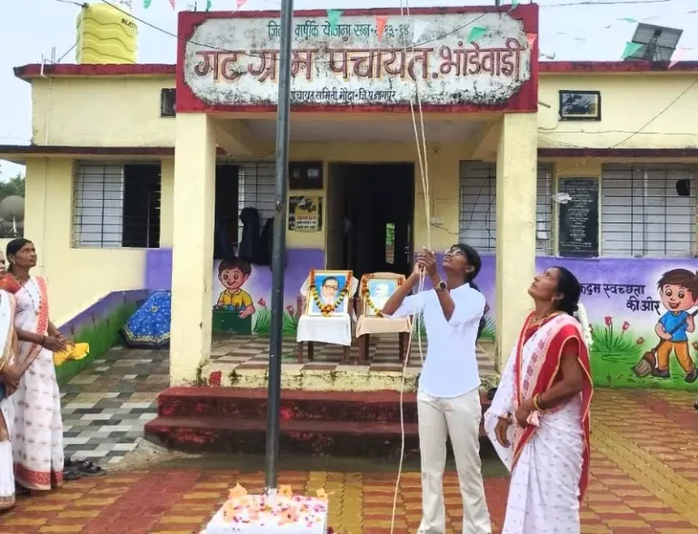गट ग्रामपंचायत भांडेवाडी येथे गुणवंत विद्यार्थ्यांच्या हस्ते ध्वजारोहण