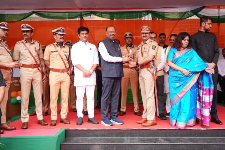स्वातंत्र्यदिनाच्या पर्वावर नवीन कामठीचे वरिष्ठ पोलीस निरीक्षक महेश आंधळे यांचा गौरव