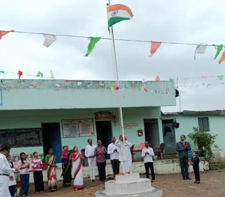 प्रनाग हायस्कूल आजनगाव येथे स्वातंत्र्य दिवस विविध कार्यक्रमासह उत्साहात साजरा