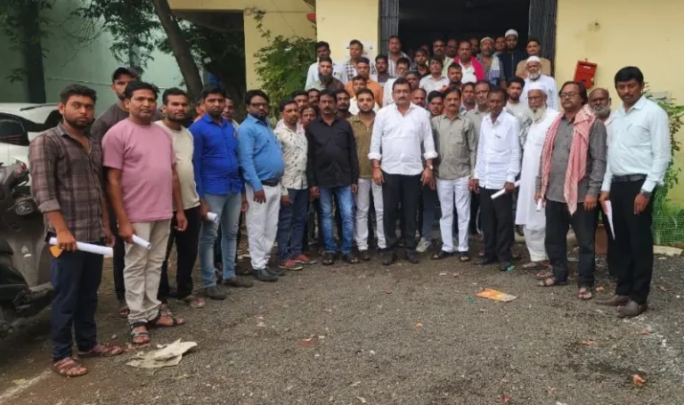 बाजार समिती स्थलांतराच्या हालचालींना शेतकरी, अडते व व्यापाऱ्यांचा कडाडून विरोध