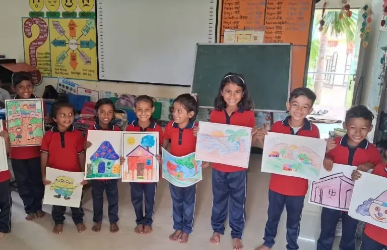 जिल्हा परिषद प्रायमरी सेमी इंग्लिश स्कूल भोवरी शाळेत उतरले इंद्रधनुष्याचे रंग, राज्यस्तरीय बालचित्रकला स्पर्धेचे आयोजन 