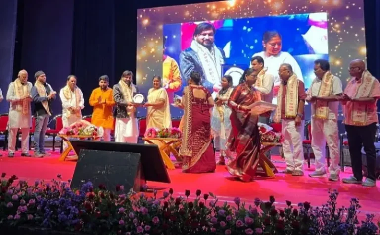 अण्णाभाऊ साठे जयंतीनिमित्त गीतांचा सुरेल जल्लोष