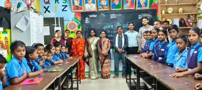 ‘एक राखी सैनिकांसाठी’ उपक्रमांतर्गत विद्यार्थ्यांनी साकारल्या आकर्षक राख्या