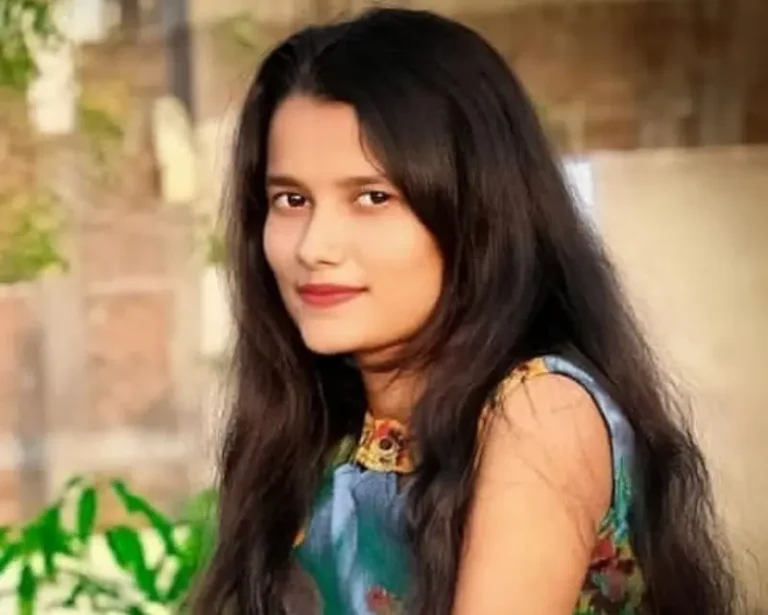 गड्ढे से उछली गाड़ी, युवती को बस ने कुचला