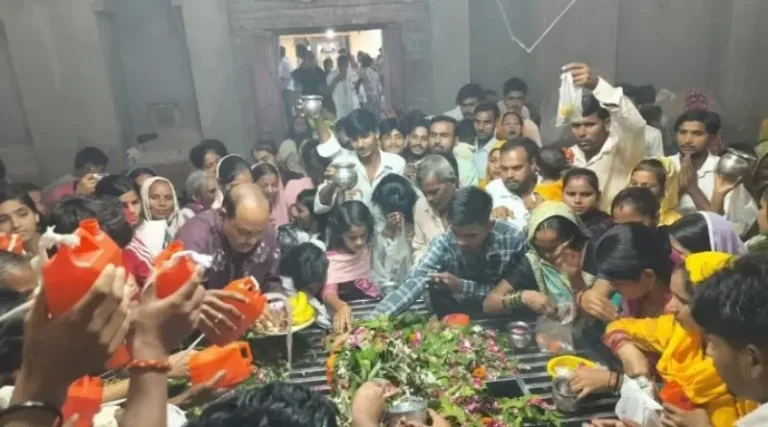 सावन का पहला सोमवार, मंदिरों में उमड़ा जनसैलाब