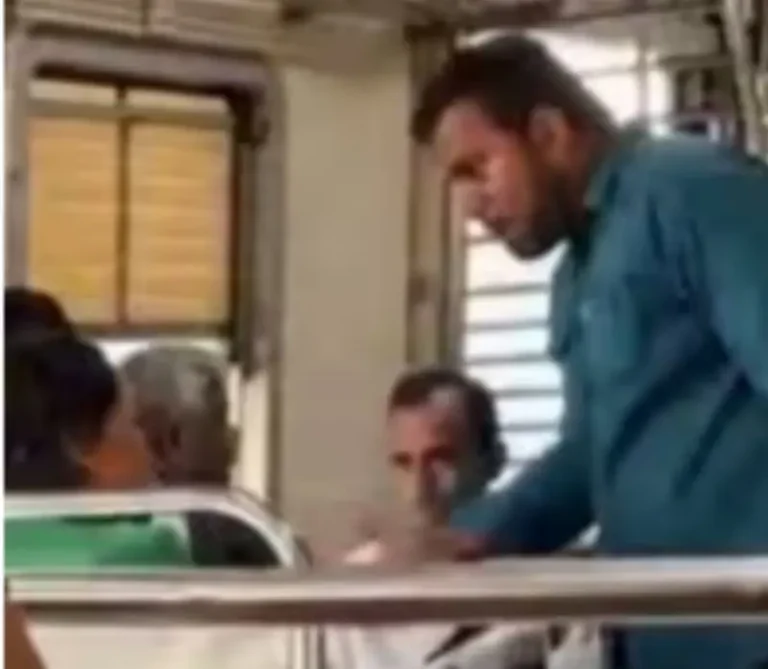 मुंबईतील लोकल ट्रेनमध्ये पुरुष प्रवाशाची महिलेला मारहाण