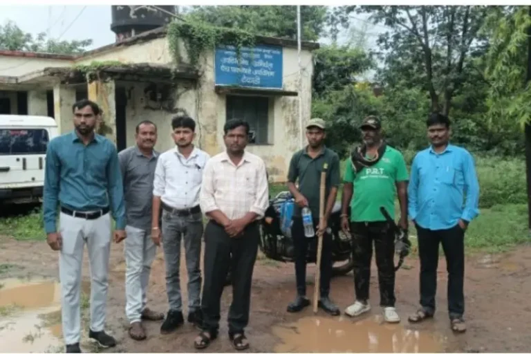 टेकाडीतील पाटबंधारे कार्यालयाच्या आवारात बिबट्याच्या पायाचे ठसे; नागरिकांमध्ये भीती