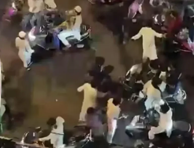 ईदच्या मिरवणुकीवेळी राडा