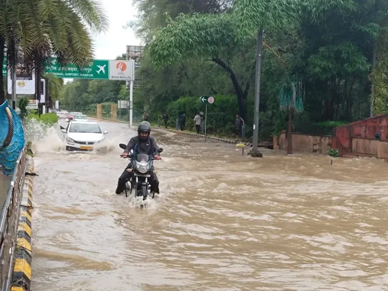 शहर में जलभराव का स्थायी समाधान दें