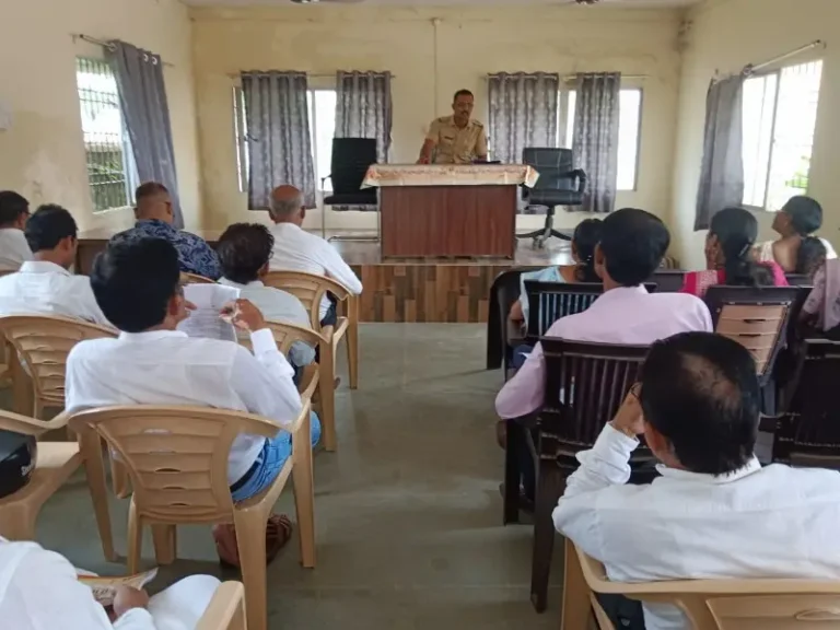 नवेगावबांध पोलीस स्टेशनमध्ये मुख्याध्यापकांची बैठक; ‘व्यसनमुक्त विद्यार्थी – व्यसनमुक्त महाराष्ट्र’ अभियानाला गती