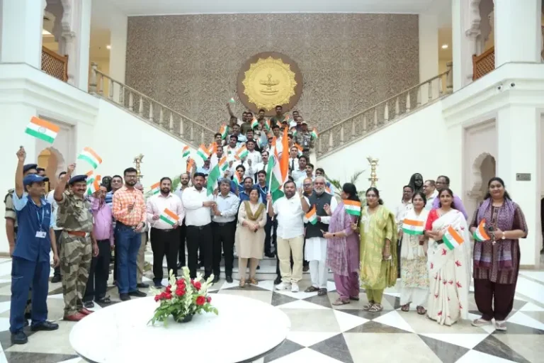 ‘ हर घर तिरंगा ’ अभियानानिमित्त महाराष्ट्र सदन परिसरात तिरंगा रॅली