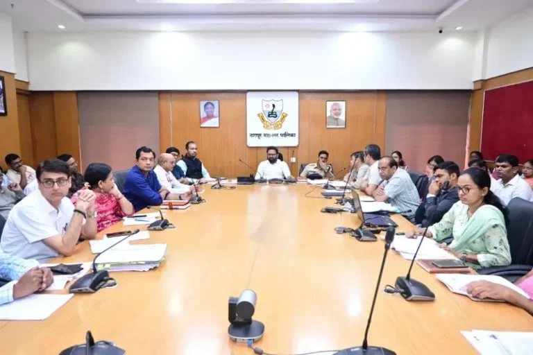 शहरातील अतिक्रमणाचा सर्वे त्वरित पूर्ण करा