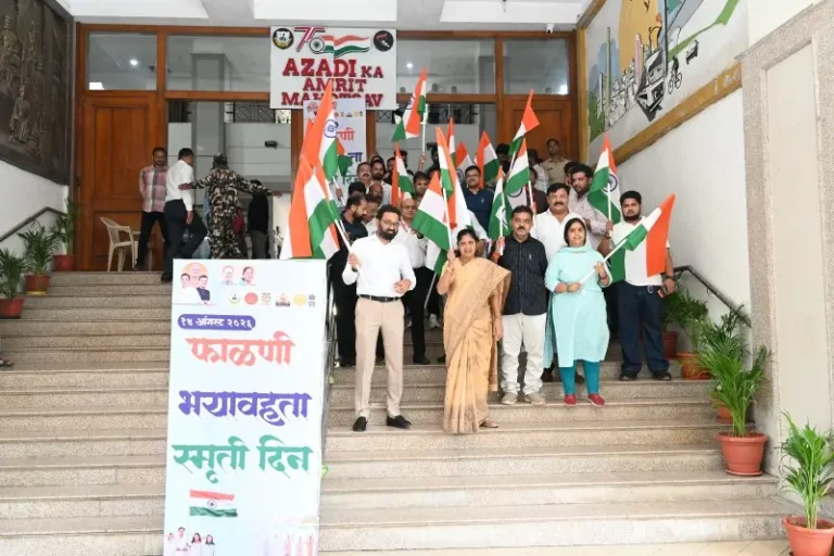 मनपा मुख्यालयात ‘हर घर तिरंगा’ अभियानाला उत्स्फूर्त प्रतिसाद