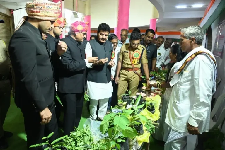 रासायनिक अन्नातून स्वातंत्र्य मिळवण्याची वेळ : आरेग्यदायी जीवनासाठी रानभाज्या उपयुक्त  – पालकमंत्री संजय राठोड