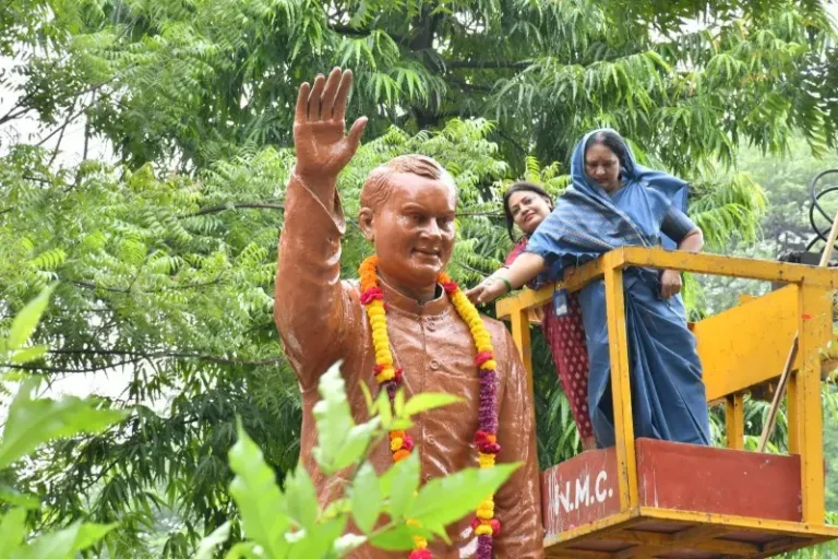 मनपातर्फे माजी पंतप्रधान राजीव गांधी यांना अभिवादन