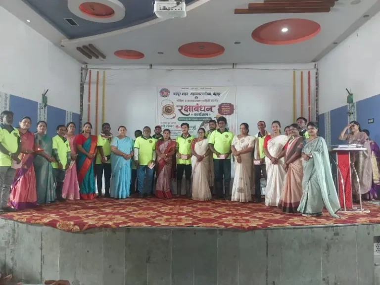 स्वच्छता कर्मचाऱ्यांच्या कार्याचा गौरव; राखी बांधून व्यक्त केली कृतज्ञता