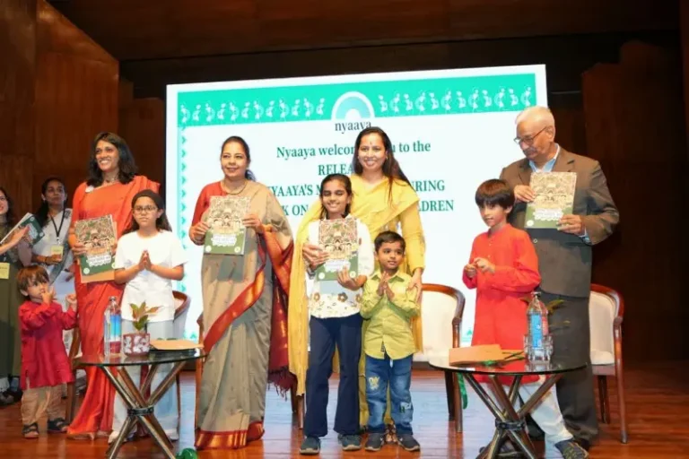 बालकांच्या संविधानिक हक्कांवरील ‘कलरिंग बुक’चे  मंत्री आदिती तटकरे यांच्या हस्ते लोकार्पण
