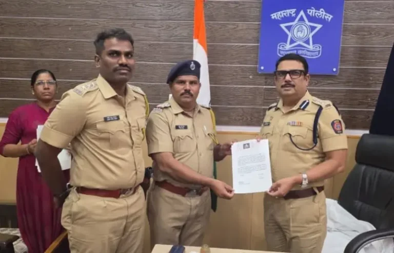 कर्तव्यनिष्ठ पुलिसकर्मियों को किया सम्मानित