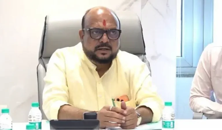 संभाव्य टंचाईग्रस्त गावांसाठी टप्पानिहाय कृती आराखडे तयार करा – पाणी पुरवठा मंत्री गुलाबराव पाटील