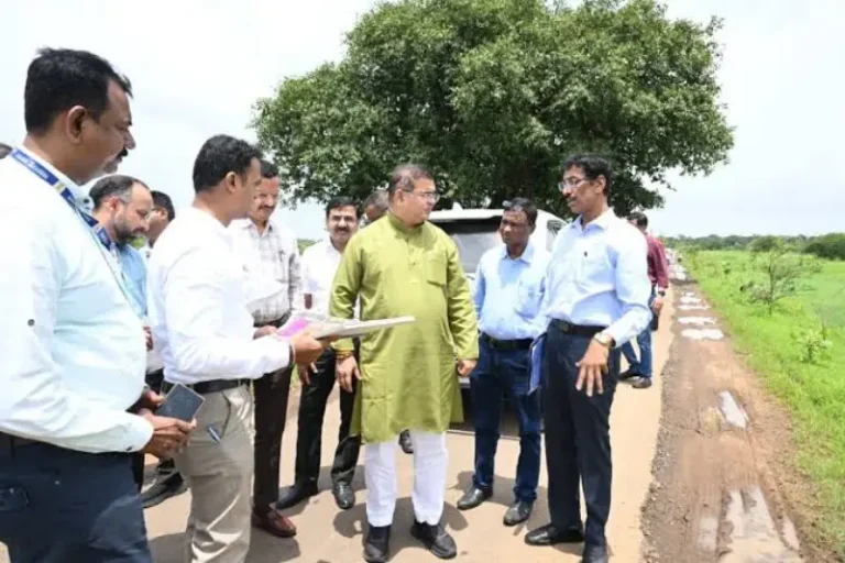 दापचरी येथील प्रस्तावित आंतरराष्ट्रीय कृषी बाजार परिसराची पणन मंत्री जयकुमार रावल यांनी केली पाहणी