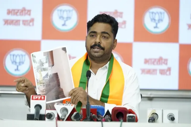 सर्पदंशाची घटना घडलेली आश्रमशाळा चालवणाऱ्या काँग्रेस नेत्यांना जाब विचारणार का?