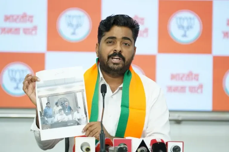 एमपीएससी पेपरफुटी प्रकरणातील सुनील गाढवे बरोबरच्या संबंधाबद्दल रोहित पवारांनी बोलावे