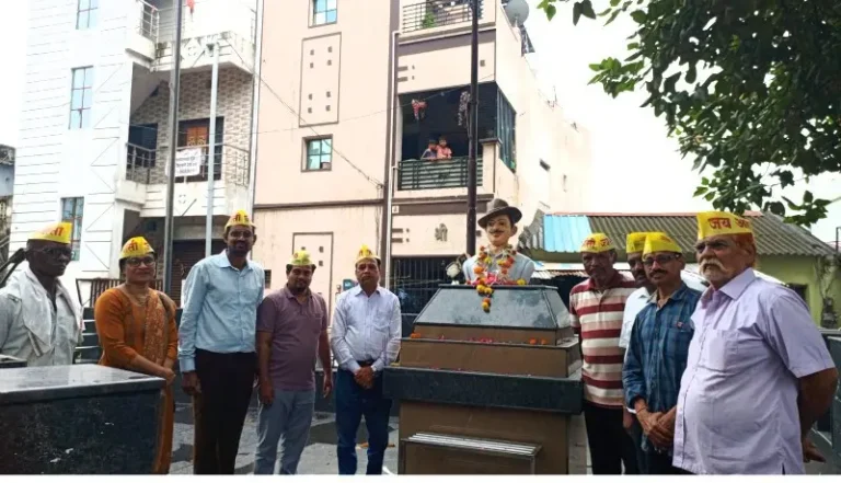 ओबीसी क्रांती मोर्चाच्या वतीने क्रांती दिन आणि जागतिक आदिवासी दिन उत्साहात साजरा