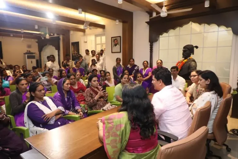 गटप्रवर्तकांच्या मागण्यांवर शासन सकारात्मक स्वतंत्र बैठक घेण्याचे आरोग्यमंत्री प्रकाश आबिटकर यांचे निर्देश