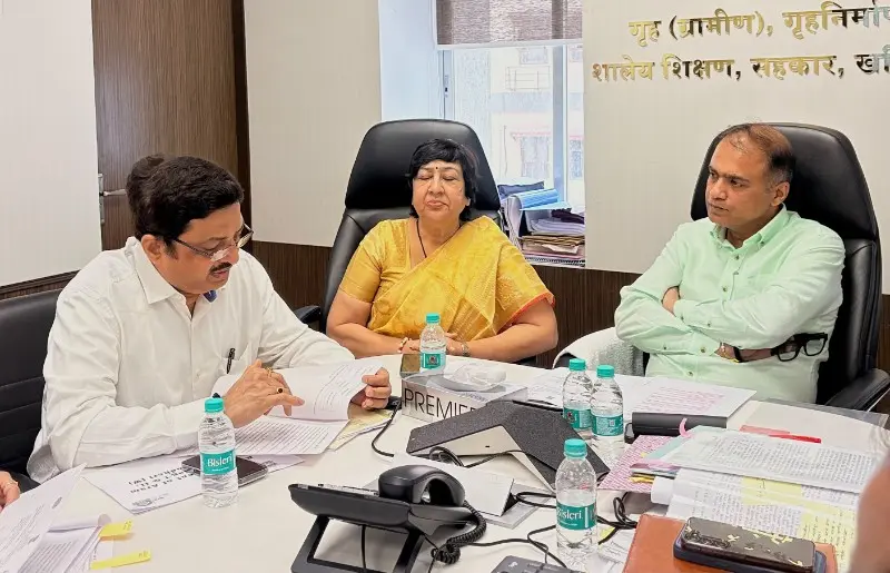 आरामनगर रहिवाशांच्या समस्यांवर तातडीने तोडगा काढा – गृहनिर्माण राज्यमंत्री डॉ. पंकज भोयर आरामनगर रहिवाशांच्या समस्यांवर तातडीने तोडगा काढा – गृहनिर्माण राज्यमंत्री डॉ. पंकज भोयर