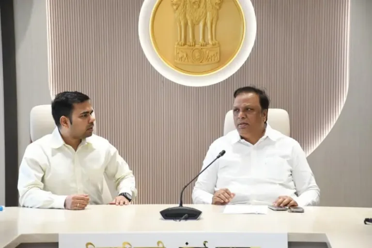 जिल्हा नियोजन समितीअंतर्गत सुरू असलेल्या विकासकामांना गती द्या – पालकमंत्री आशिष शेलार