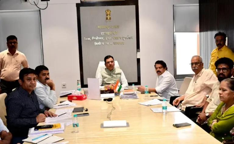 बॉम्बे हॉस्पिटलमधील कामगारांच्या तक्रारींचा वस्तुनिष्ठ अहवाल ८ सप्टेंबरपर्यंत द्या – कामगार राज्यमंत्री आशिष जयस्वाल