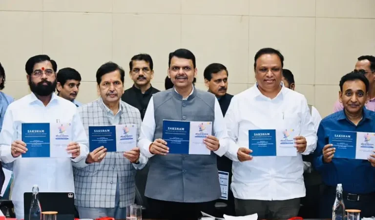 मुख्यमंत्री फडणवीस यांच्या हस्ते ‘सक्षम कौशल्य जनगणना’ कॉफी टेबल बुकचे प्रकाशन