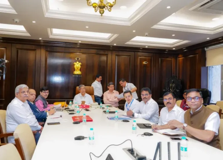 विद्यार्थ्यांना दर्जेदार शैक्षणिक आणि आरोग्य सुविधा द्यावी कुलगुरूंना उच्च व तंत्र शिक्षणमंत्री चंद्रकांत पाटील यांच्या सूचना