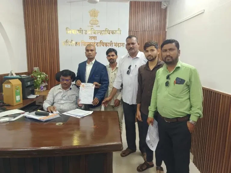 सर्पमित्रांच्या हक्कासाठी अभय डी. रंगारींचे मुख्यमंत्र्यांना साकडे मानधन, विमा आणि सुरक्षेच्या विविध मागण्यांसाठी भंडारा जिल्हाधिकाऱ्यांना निवेदन