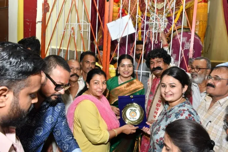मारबत महोत्सव; प्रसिद्ध अभिनेते प्रवीण तरडे यांची ऐतिहासिक पिवळी मारबत मंडपाला सदिच्छा भेट