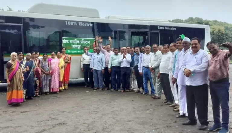 ज्येष्ठ नागरिक प्रतिष्ठानतर्फे विठ्ठलनगरच्या ३४ ज्येष्ठांना निःशुल्क शेगाव दर्शन